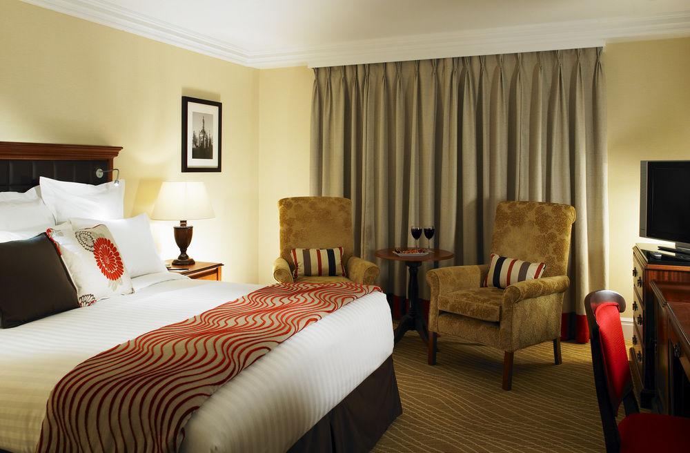 Delta Hotels By Marriott Peterborough Exterior photo
