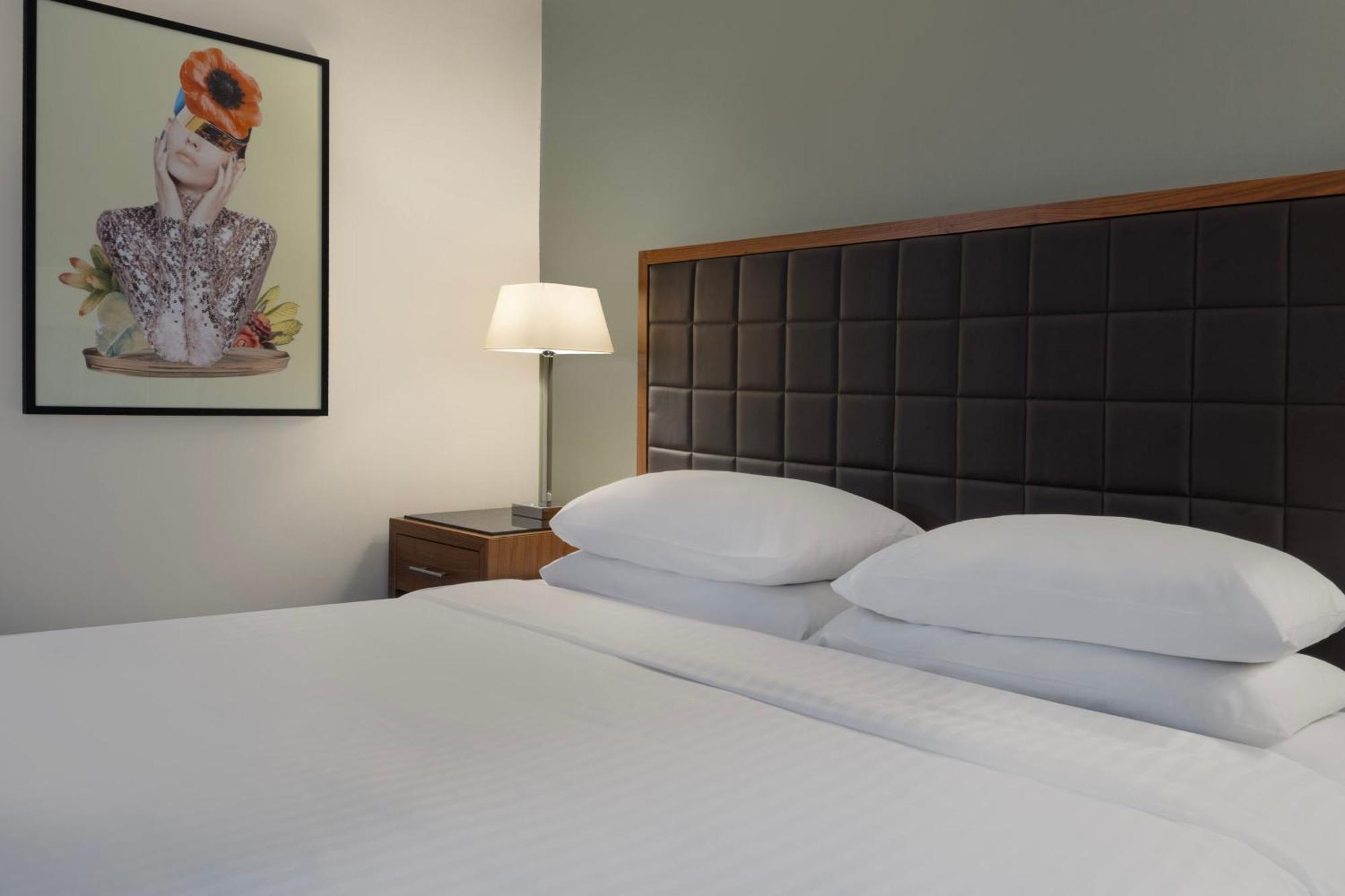 Delta Hotels By Marriott Peterborough Room photo